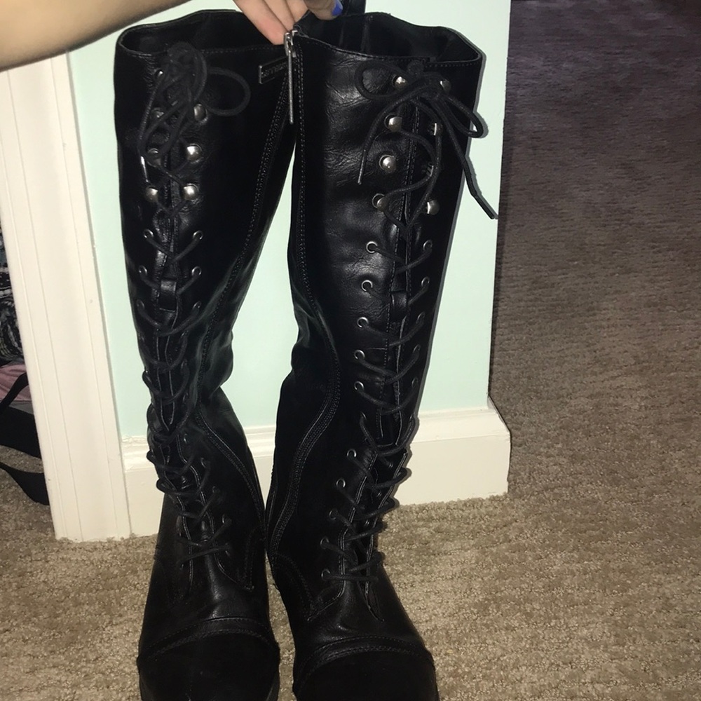 LACE UP BOOTS